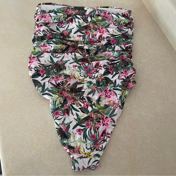 New! Victoria's Secret Floral Strapless One Piece Swimsuit - 37153 - Picture 3 of 7